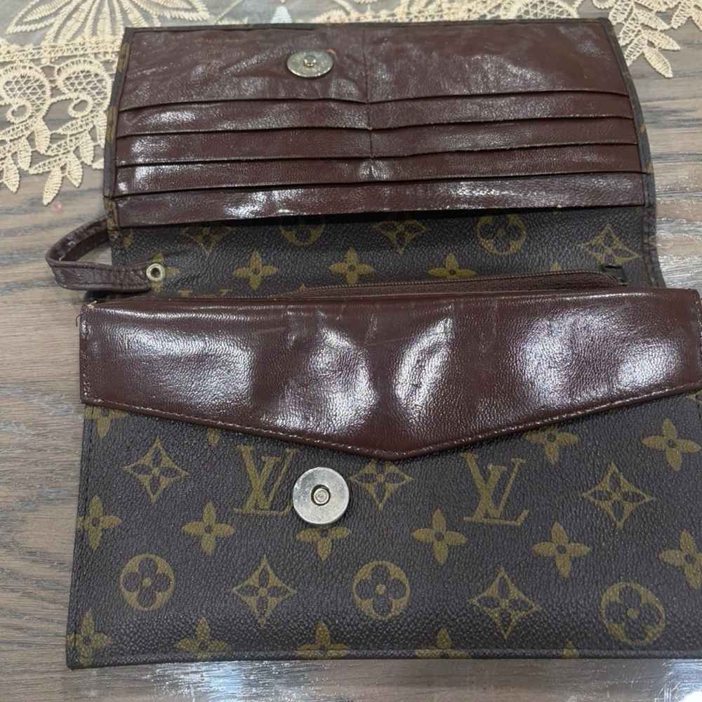 Louis Vuitton Brown Monogram Clutch - Picture 2 of 5
